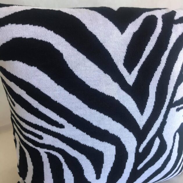 Capa de Almofada Zebra PB - Meu Cantinho de Tricô