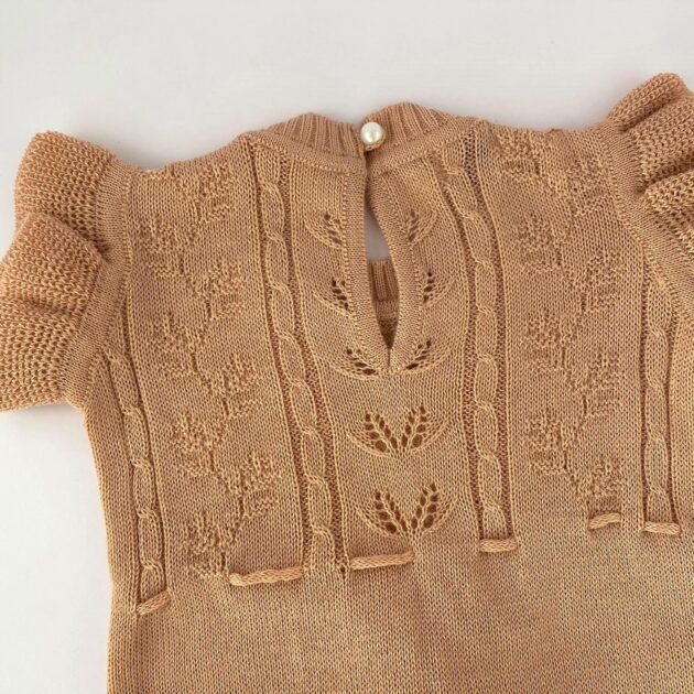 Jardineira Tricot Pompom Jatiuca - Meu Cantinho de Tricô
