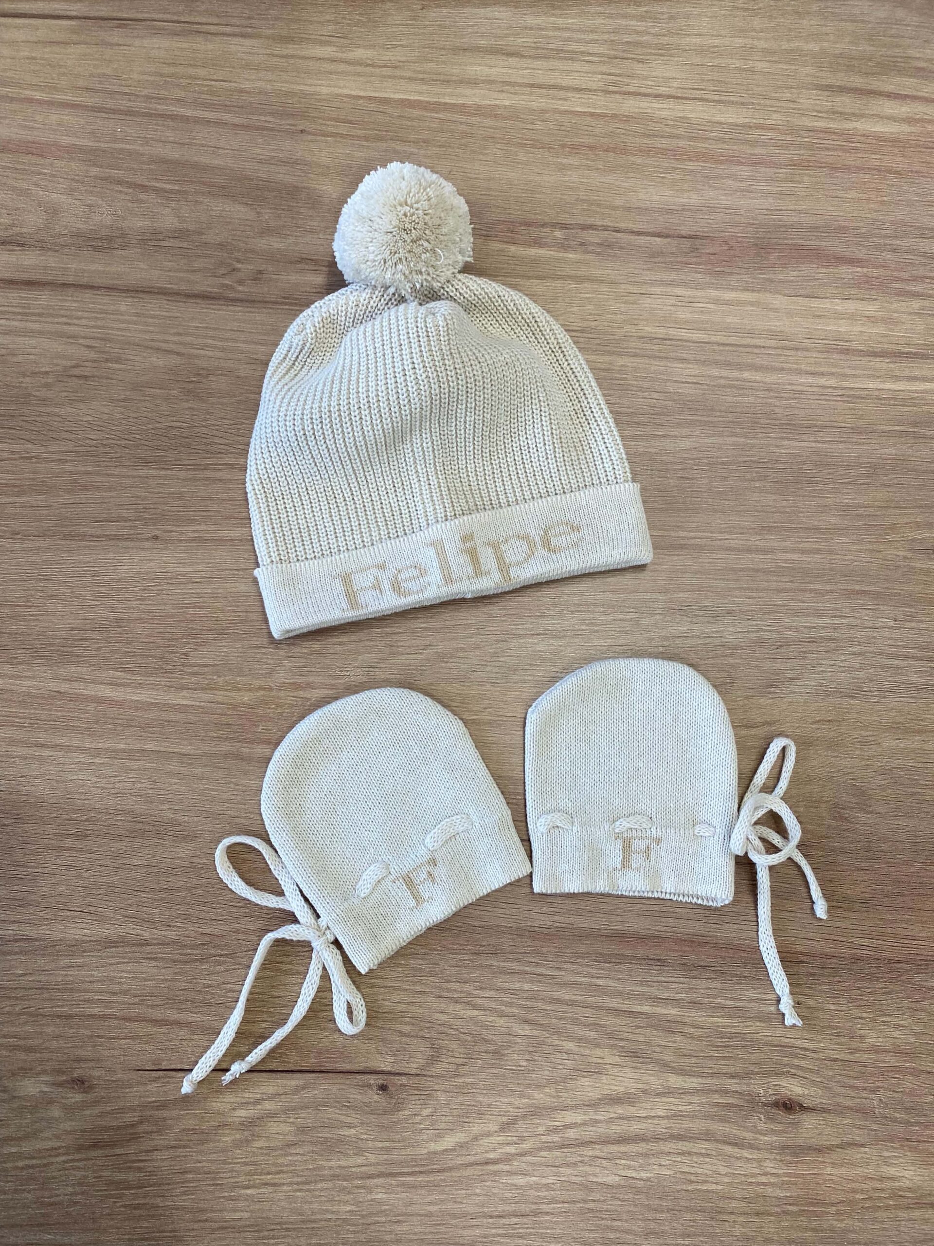 Kit Gorro Pompom e Luvas RN Personalizado com Nome - Imagem 3
